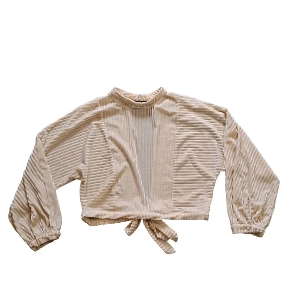 Evidnt Los Angeles Cutout Open Back Velvet Blouse Medium Cream